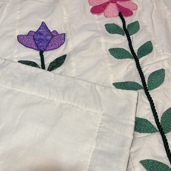 Handmade FLORAL BLOOM Spring Summer Quilt 32 x 42 inches - Picture 12 of 14